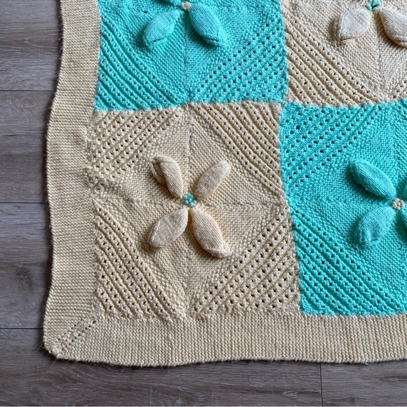 Vintage Afghan blanket lucky 4 leaf pattern crocheted Afghan throw blanket - Picture 5 of 5